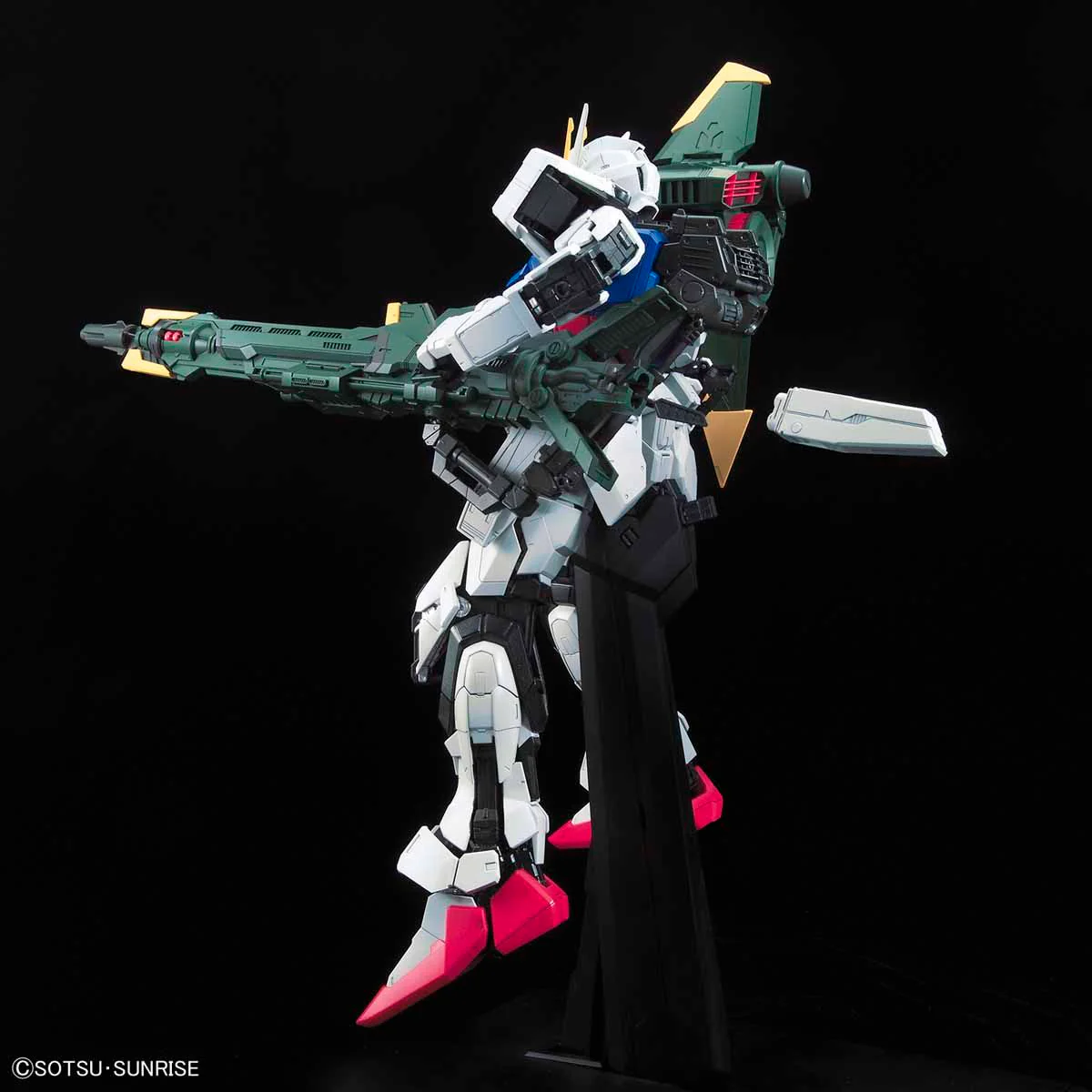 Bandai PG 1/60 GAT-X105+AQM/E-YM1 Perfect Strike Gundam Model Kit - Image 10
